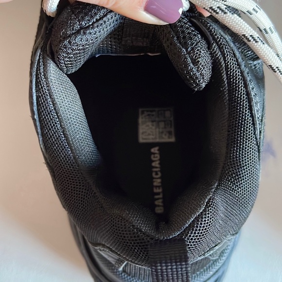 BALENCIAGA Triple S Clear Sole All Black, size 37 - Picture 5 of 9